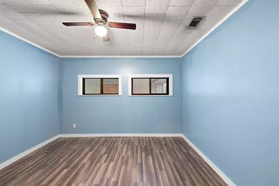 148 E Boundary Street, Giddings, TX 78942 - Photo 11