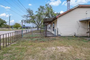 148 E Boundary St, Giddings, TX 78942 - Photo 27