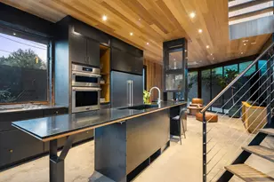 2302 E 11th St, Austin, TX 78702 - Photo 9