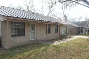 1504 Lakeview Dr, Lockhart, TX 78644 - Photo 1