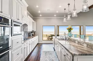 672 Villa Dr, Crystal Beach, TX 77650 - Photo 13