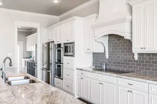 672 Villa Dr, Crystal Beach, TX 77650 - Photo 15