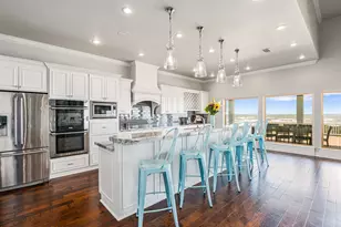 672 Villa Dr, Crystal Beach, TX 77650 - Photo 9