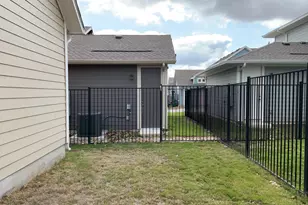 8315 Laughlin Ln, Austin, TX 78744 - Photo 23