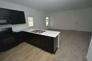 404 E Bass Dr, Bastrop, TX 78602 - Photo 7