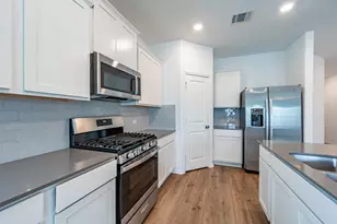 10217 Prague Ct, Austin, TX 78747 - Photo 9