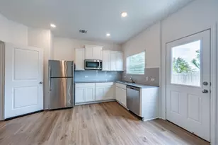 10217 Prague Ct, Austin, TX 78747 - Photo 3