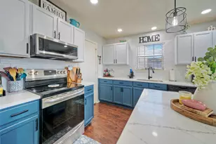 370 Holly Grove St, Kyle, TX 78640 - Photo 17