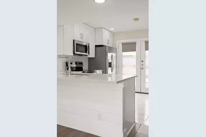 6410 Chimney Creek Circle #B, Austin, TX 78723 - Photo 11