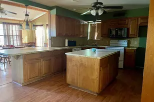 333 Spring Valley St, Hutto, TX 78634 - Photo 5