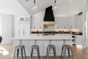 701 Furlong Dr, Austin, TX 78746 - Photo 7