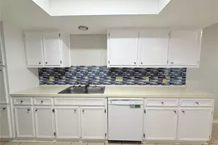 8806 Cainwood Ln, Austin, TX 78729 - Photo 11