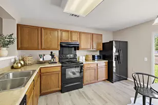 5705 Viewpoint Dr, Austin, TX 78744 - Photo 9