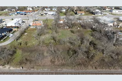 921 W 2nd Street, Taylor, TX 76574 - Photo 25