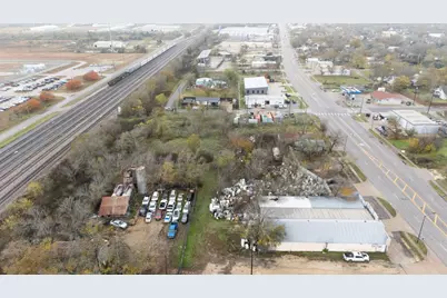 921 W 2nd Street, Taylor, TX 76574 - Photo 11