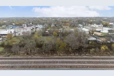 921 W 2nd Street, Taylor, TX 76574 - Photo 5