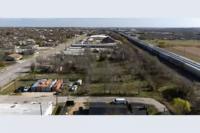 921 W 2nd Street, Taylor, TX 76574 - Photo 17