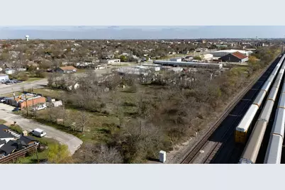 921 W 2nd Street, Taylor, TX 76574 - Photo 19