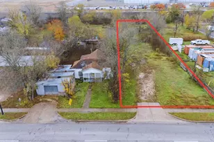 921 W 2nd St, Taylor, TX 76574 - Photo 1