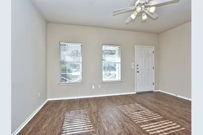 917 E 3rd Street, Georgetown, TX 78626 - Photo 3