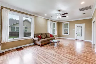 520 S Pecan Ave, Luling, TX 78648 - Photo 5