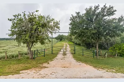 9611 Wilke Road, Kingsbury, TX 78638 - Photo 13