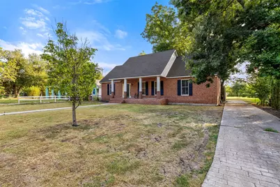 1105 Victoria Street, Taylor, TX 76574 - Photo 5