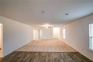 617 Riverdale Dr, Jarrell, TX 76537 - Photo 5