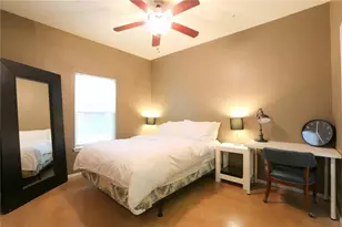910 W 25th St, Austin, TX 78705 - Photo 9