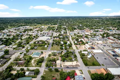 401 E 6th Street, Lampasas, TX 76550 - Photo 15