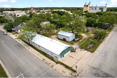 401 E 6th Street, Lampasas, TX 76550 - Photo 3