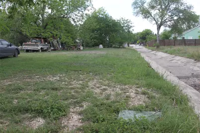 801 Tank Street, Lockhart, TX 78644 - Photo 3