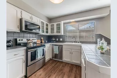 2110 Morley Drive, Austin, TX 78752 - Photo 7