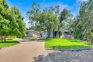 105 Tamarac Ct, Lakeway, TX 78734 - Photo 1