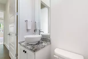 1126 Linden St, Austin, TX 78702 - Photo 11