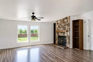 136 Alameda Dr, Cedar Creek, TX 78612 - Photo 5