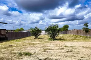 136 Alameda Dr, Cedar Creek, TX 78612 - Photo 5