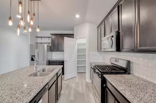 200 Waterway Ave, Hutto, TX 78634 - Photo 7