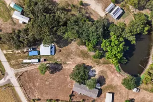 224 Old Coach Ln, Elgin, TX 78621 - Photo 9