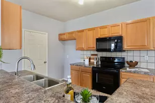 102 Anderson St, Hutto, TX 78634 - Photo 13