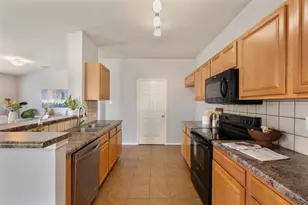 102 Anderson St, Hutto, TX 78634 - Photo 9