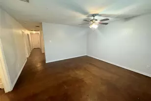 709 San Saba St, Lockhart, TX 78644 - Photo 5