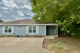 709 San Saba St, Lockhart, TX 78644 - Photo 3