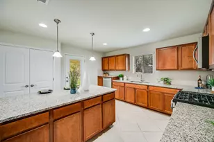 421 Holiday Creek Ln, Georgetown, TX 78633 - Photo 11