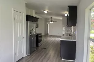 330 Grandview Dr, San Marcos, TX 78666 - Photo 17