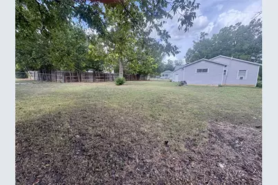 815 Lizzie Street, Taylor, TX 76574 - Photo 17