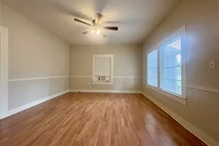 815 Lizzie St, Taylor, TX 76574 - Photo 5