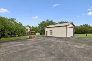 25420 Cove Dr, Spicewood, TX 78669 - Photo 9