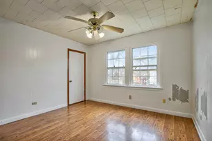 921 W 5th St, Taylor, TX 76574 - Photo 17