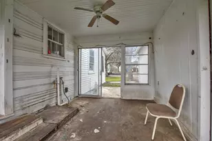 921 W 5th St, Taylor, TX 76574 - Photo 9